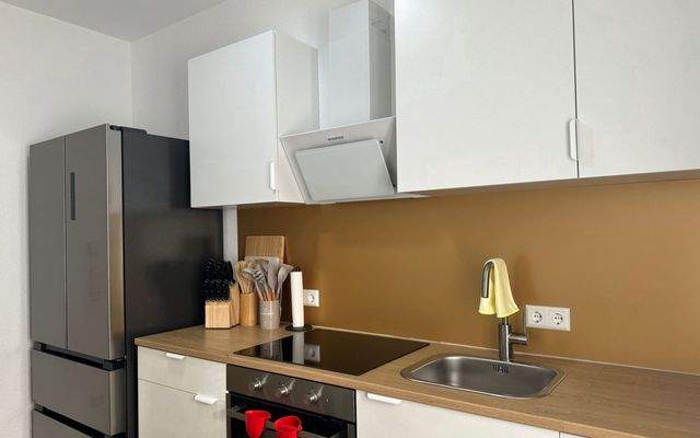 WG Zimmer Stuttgart Obertürkheim Zimmer 1 bei urbanbnb  Küche 1.jpeg