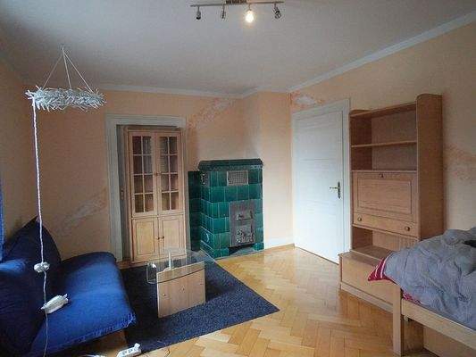 3. Zimmer mit Kachelofen