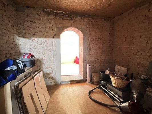 Durchgangszimmer z.B. Ankleide