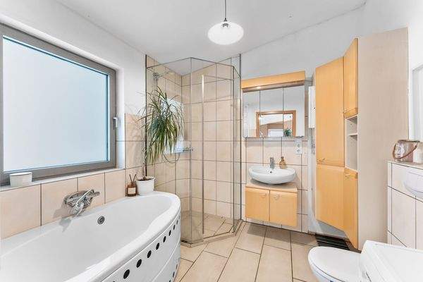 praktisches Duschbad im Gartenhäuschen