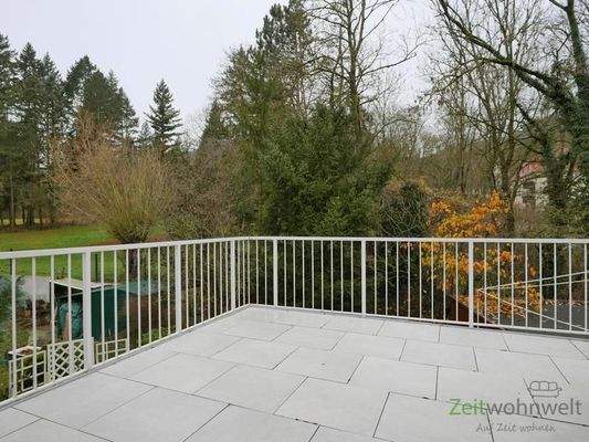 Balkonausblick an einem trüben Herbsttag