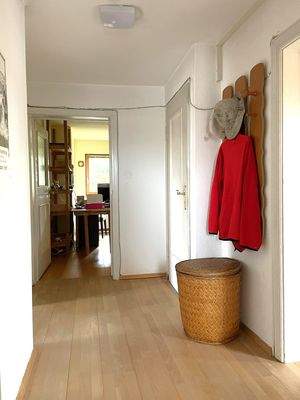 Flur DG mit Blick in das 3. Zimmer.JPEG