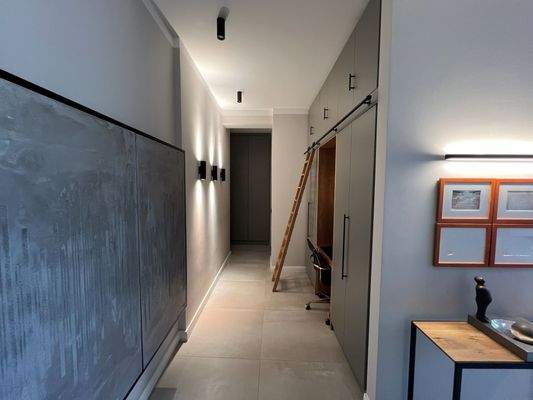 Flur mit Arbeitsplatz