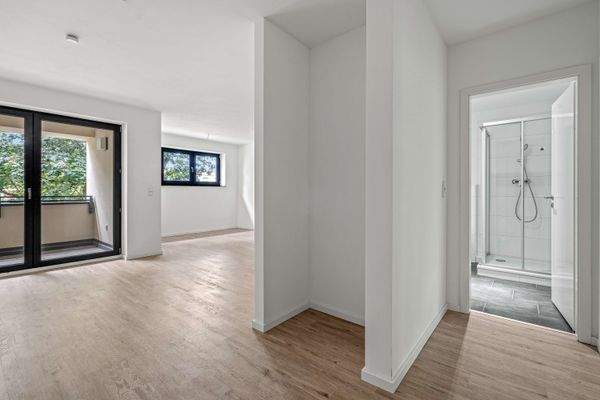 Blick in den offenen Wohn- und Küchenbereich