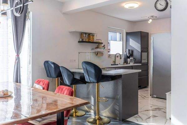 Neues und Nachhaltiges Einfamilienhaus mit geschmackvoller Ausstattung im Neubaugebiet.