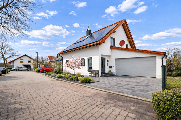 Hausfront und Vorgarten, virt. Darstellung