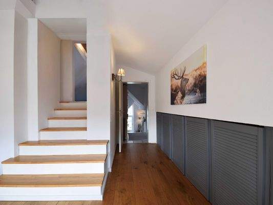 Treppenaufgang zum Ankleide- oder Arbeitszimmer