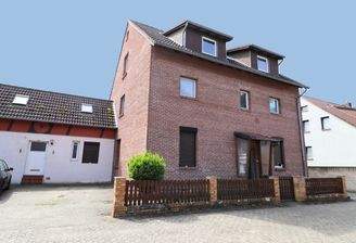 Außenansicht mit Anbau (2)