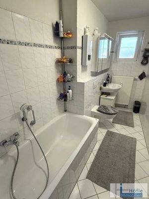 Tageslichtbad mit Badewanne