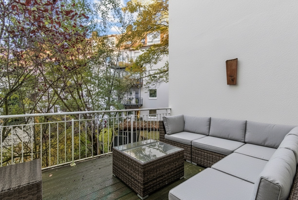 Ruhige Terrasse zum Innenhof