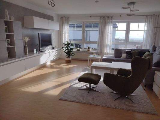 helles Wohnzimmer im EG