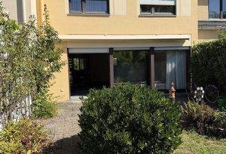 Rückseite mit Terrasse