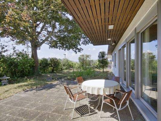 Toller, uneinsehbarer Garten  mit weitläufiger Terrasse zur Entspannung im Freien