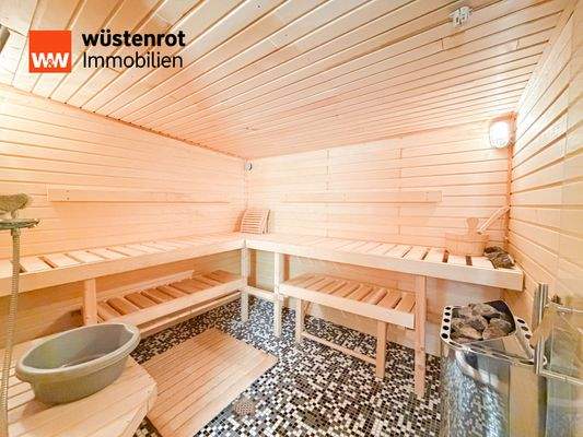 großzügige Sauna 