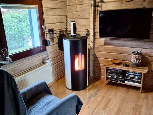 Wohnbereich mit Pelletofen Ansicht 2