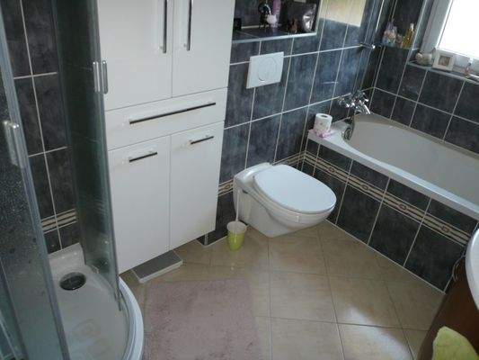 Badezimmer mit Dusche