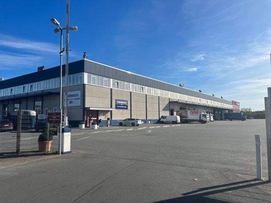 gebäude Eingang Thomsen.JPG