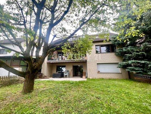 ...mit Zugang zur Garage