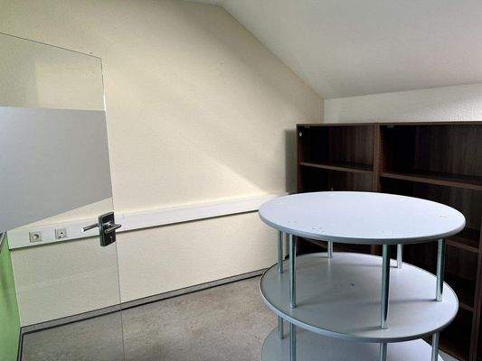 Büro oder Aktenraum