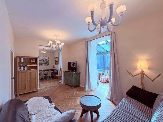 Wohnzimmer mit Zugang zum Wintergarten