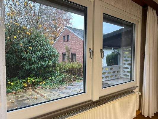 Wohnzimmer/Blick Terrasse/Überdachung