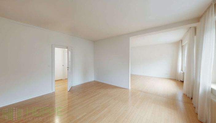 Billardzimmer Perspektive 1 - (Renovierungsvorschlag KI generiert)