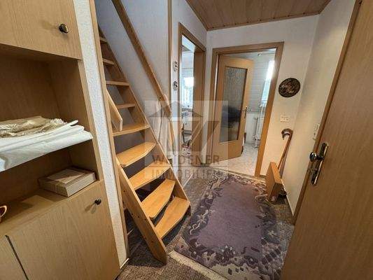 DG Flur-Treppe zum Dachspitz