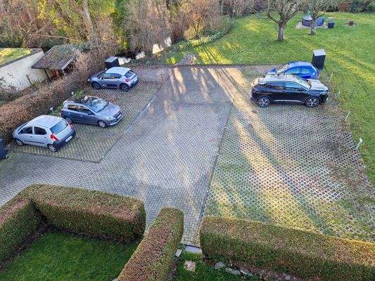 11 Stellplätze plus Garten