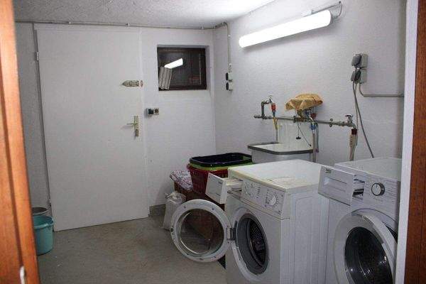 Waschküche mit Außenzugang