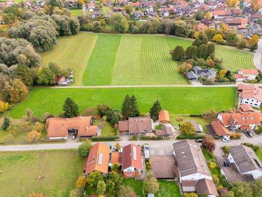 Blick auf das Grundstück mit Nachbarschaft