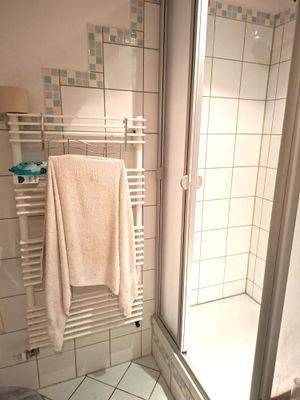... und Dusche.