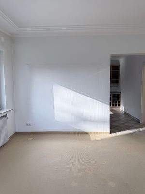 Blick Essbereich zur Küche.jpeg