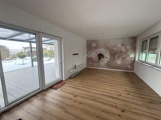 Wohnzimmer mit Zugang Terrasse