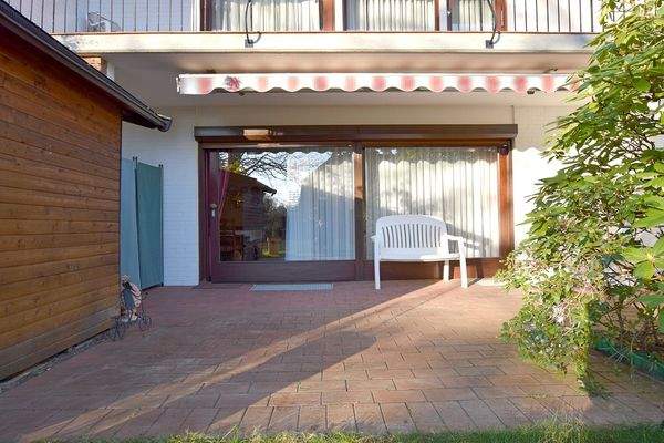 Die geschützte Terrasse erweitert den Lebensraum prima.