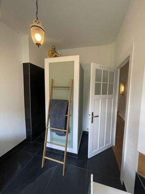 Vollbad mit Walk-in Regendusch