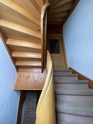 Treppenaufgang zur oberen Wohneinheit