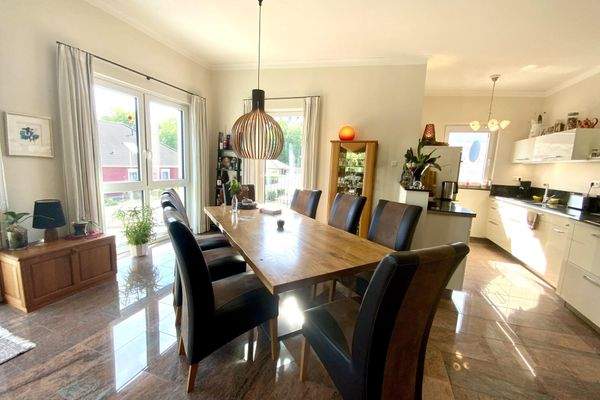 Essbereich mit offener Küche