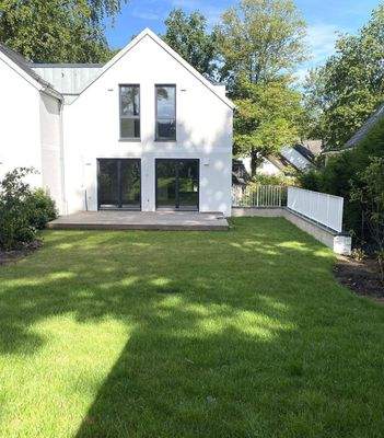 Terrasse mit Garten /Obergeschoss
