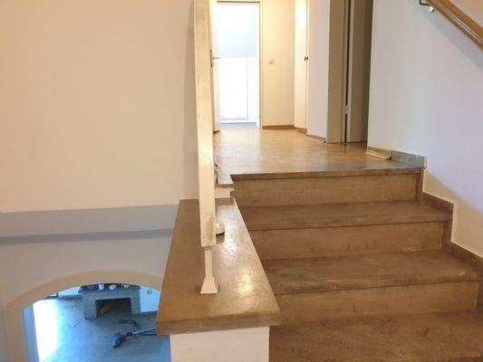 EG Treppenaufgang ins DG