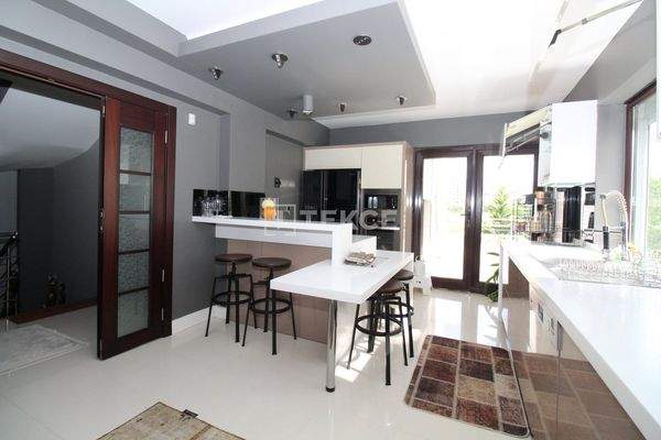 Spacious Stylish Villa with Private Garden in Ankara Çayyolu