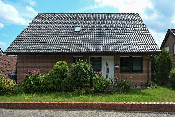 2048 VoicFZB_4208.jpg