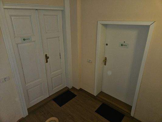 Eingangstüren der Etage