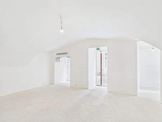 CAM03282G0-PR0159-STILL002