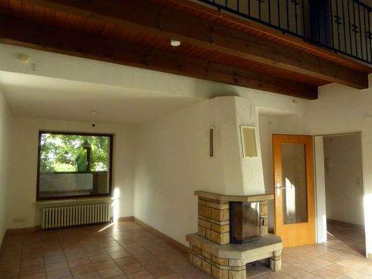 ELW Wohn-/Esszimmer mit Kamin und Galerie