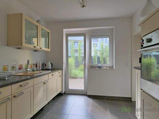 Küchenblick zum Gartenausgang