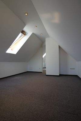 2. Zimmer im Dachgeschoss Perspektive 2