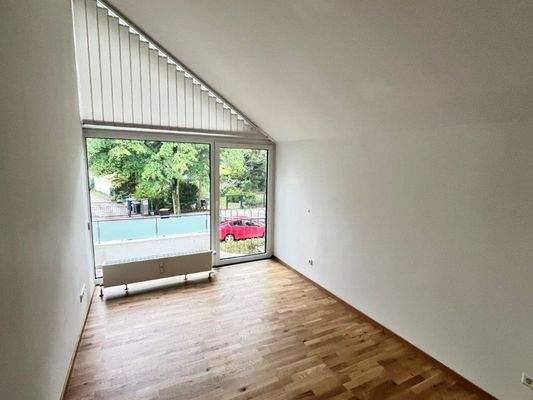 1.OG_Zimmer_mit_Balkon_rechts