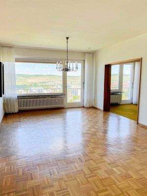 Wohnzimmer mit Zugang Balkon