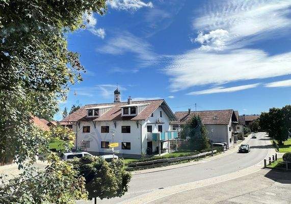 Parkplätze vor dem Gebäude zzgl. 1 Garagenstellplatz