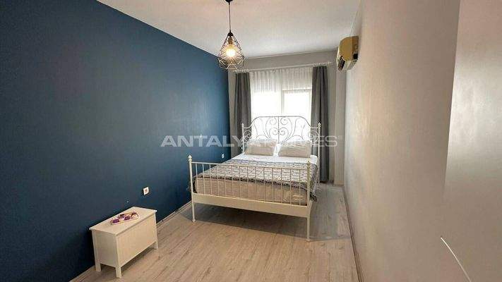 3-Bedroom Duplex Flat with Terrace near the Beach in Konyaaltı